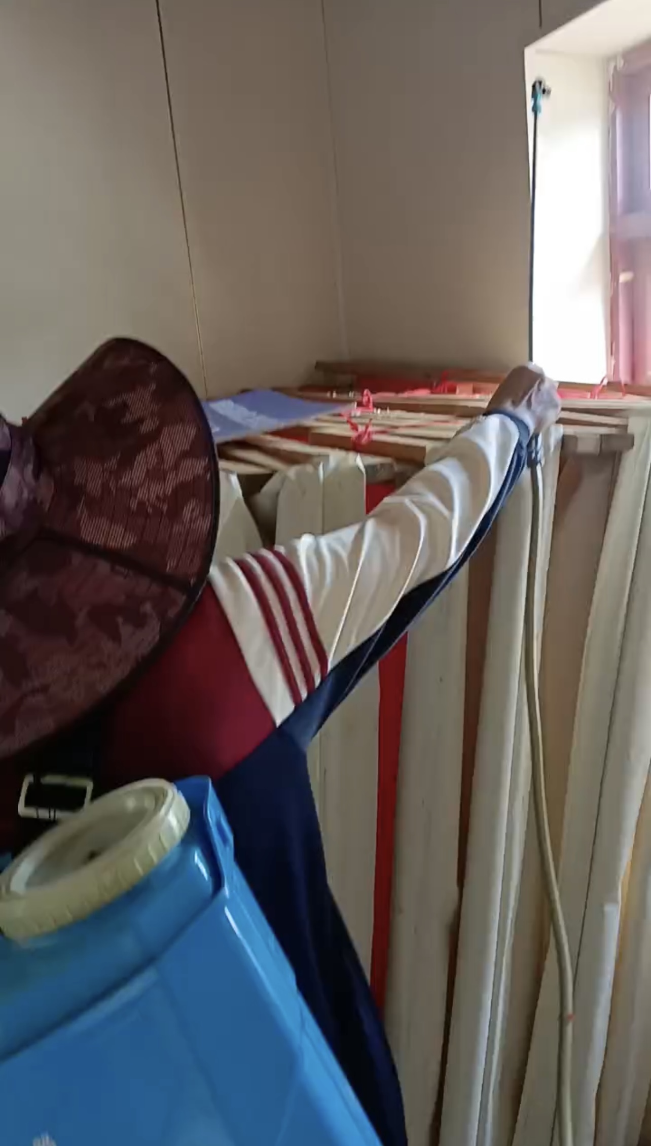 张学翱故居门窗消杀白蚁1.jpg