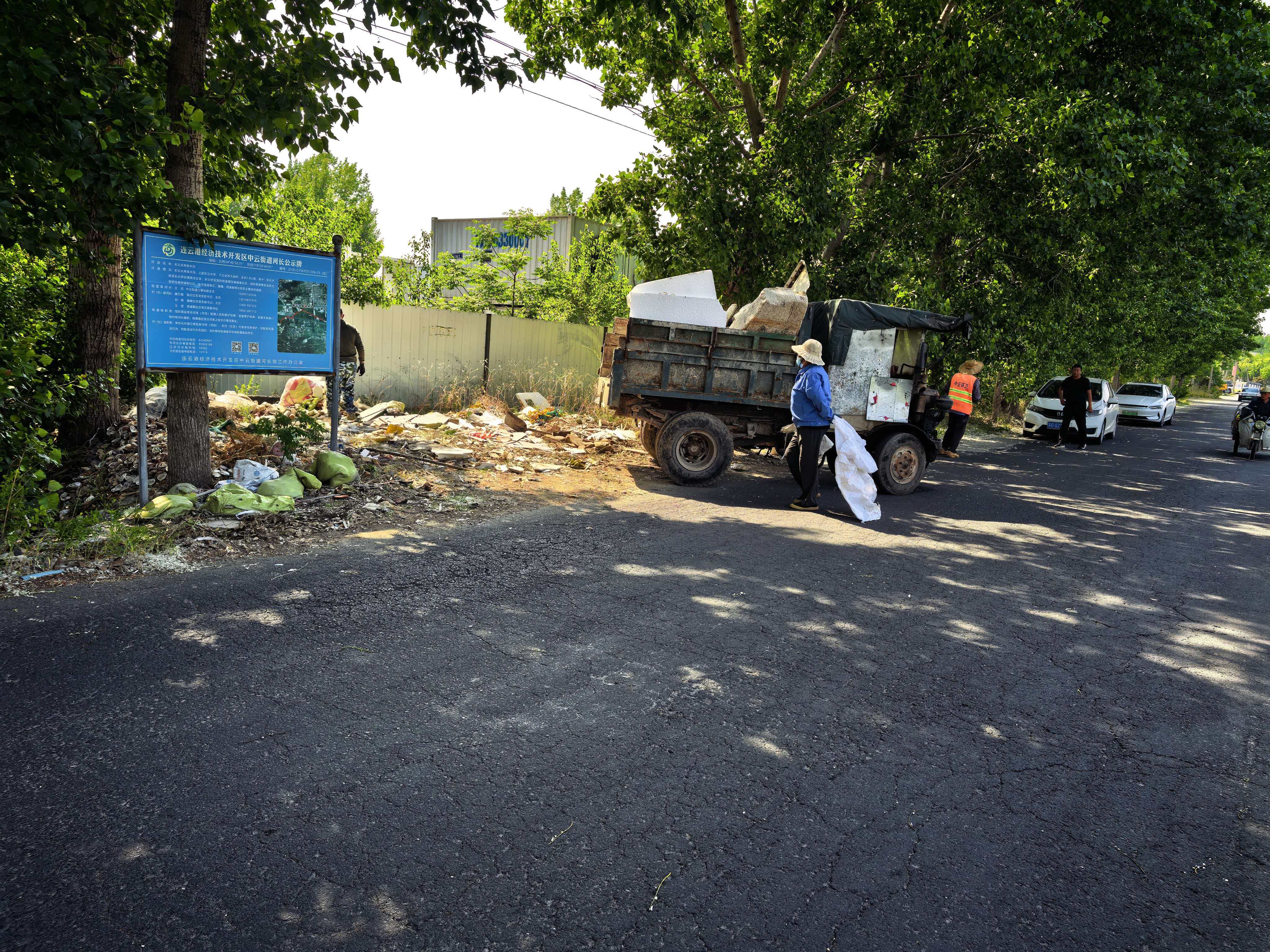 魏庵社区大岛路沿线及河道清理.jpg