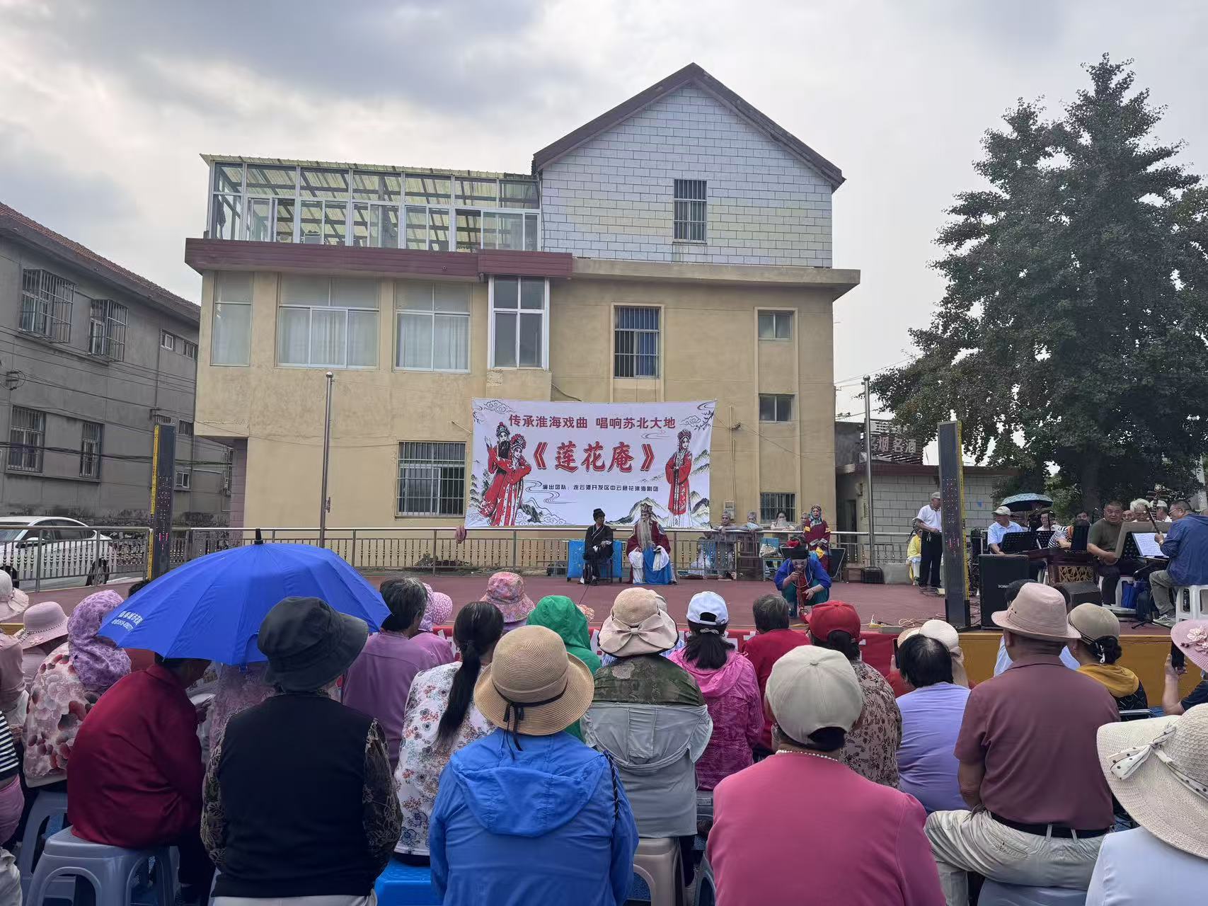 胜利村喜迎中秋佳节 淮海戏唱响和美乡村.jpg